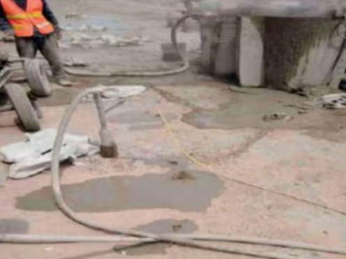 蓬安水泥混凝土路面板底注浆技术 路面脱空注浆整治方案